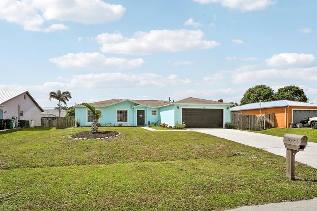 572 SW Bacon Terrace, Port St. Lucie, FL 34953