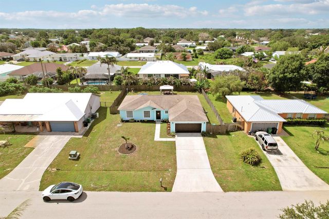 572 SW Bacon Terrace, Port St. Lucie, FL 34953