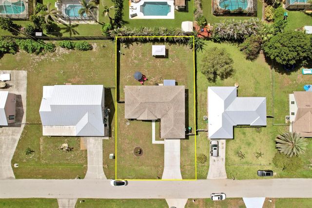 572 SW Bacon Terrace, Port St. Lucie, FL 34953