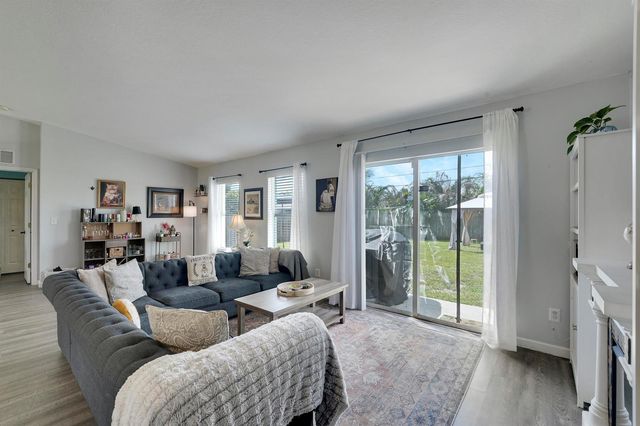 572 SW Bacon Terrace, Port St. Lucie, FL 34953