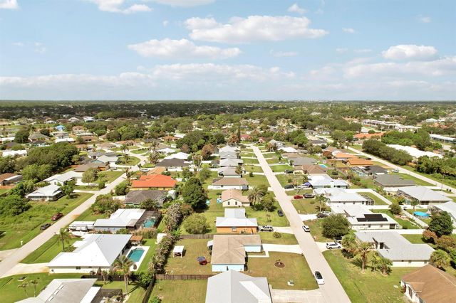 572 SW Bacon Terrace, Port St. Lucie, FL 34953