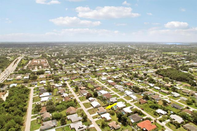 572 SW Bacon Terrace, Port St. Lucie, FL 34953