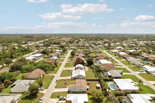 572 SW Bacon Terrace, Port St. Lucie, FL 34953