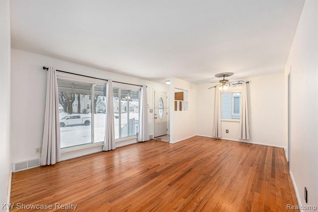 575 4th Avenue, Pontiac, MI 48340