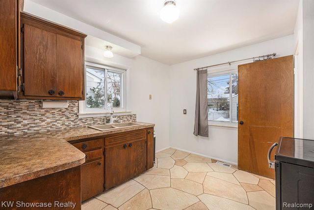 575 4th Avenue, Pontiac, MI 48340