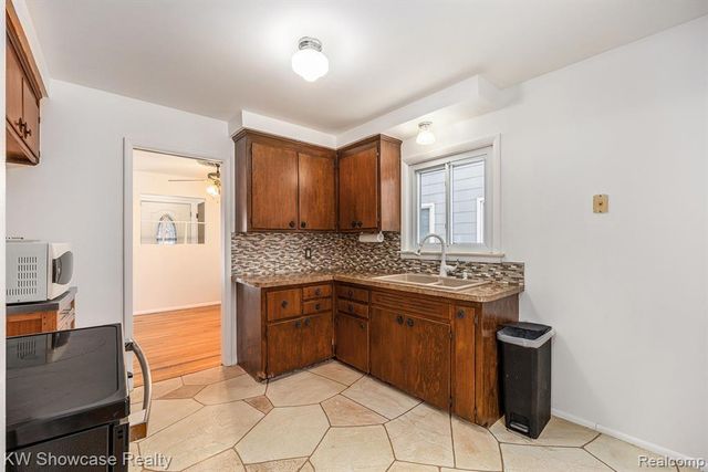 575 4th Avenue, Pontiac, MI 48340