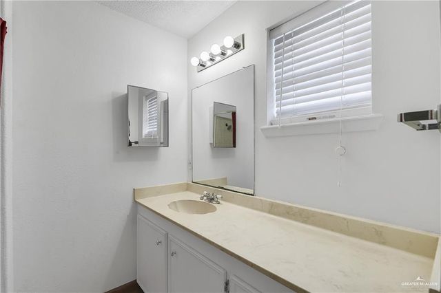 1001 N 15th Street, Mcallen, TX 78501