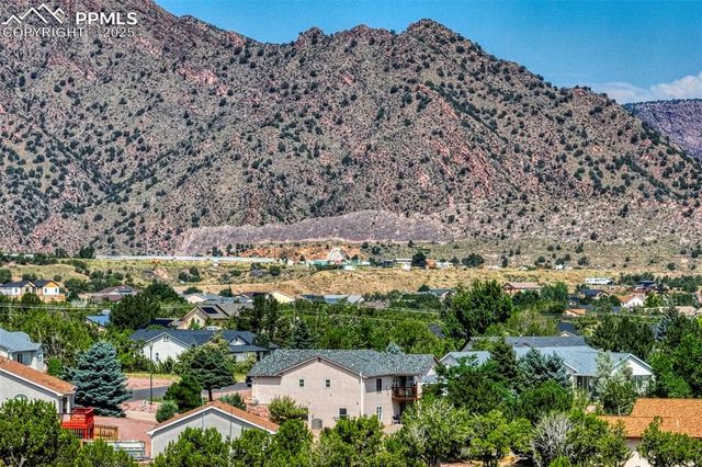 200 Wolf Cub Trail, Canon City, CO 81212