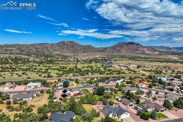 200 Wolf Cub Trail, Canon City, CO 81212