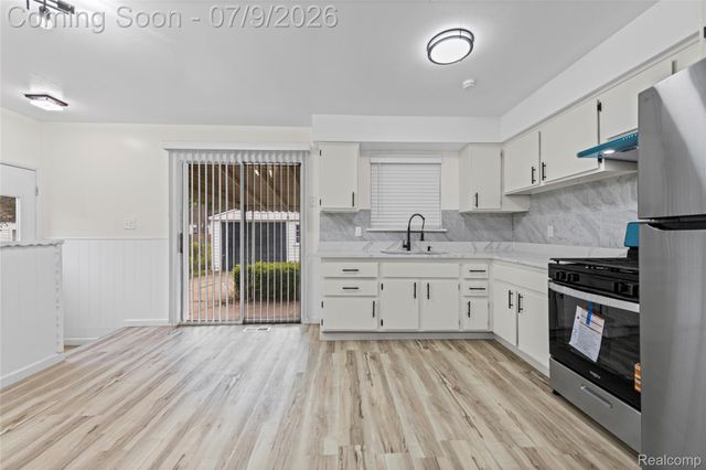 7218 Superior, Center Line, MI 48015