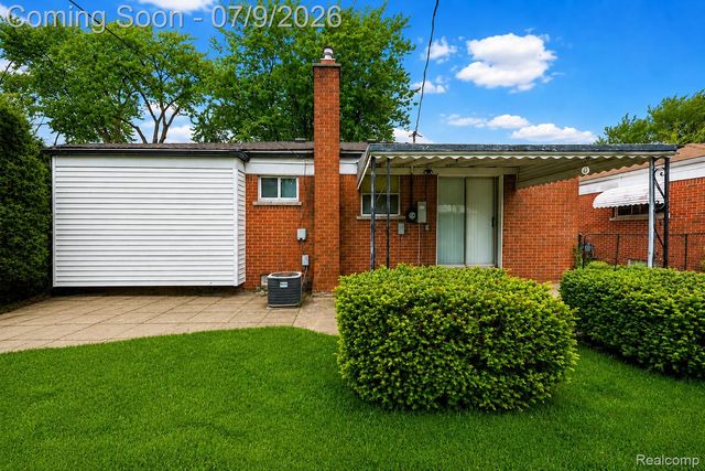 7218 Superior, Center Line, MI 48015