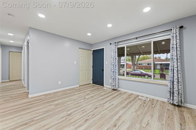 7218 Superior, Center Line, MI 48015
