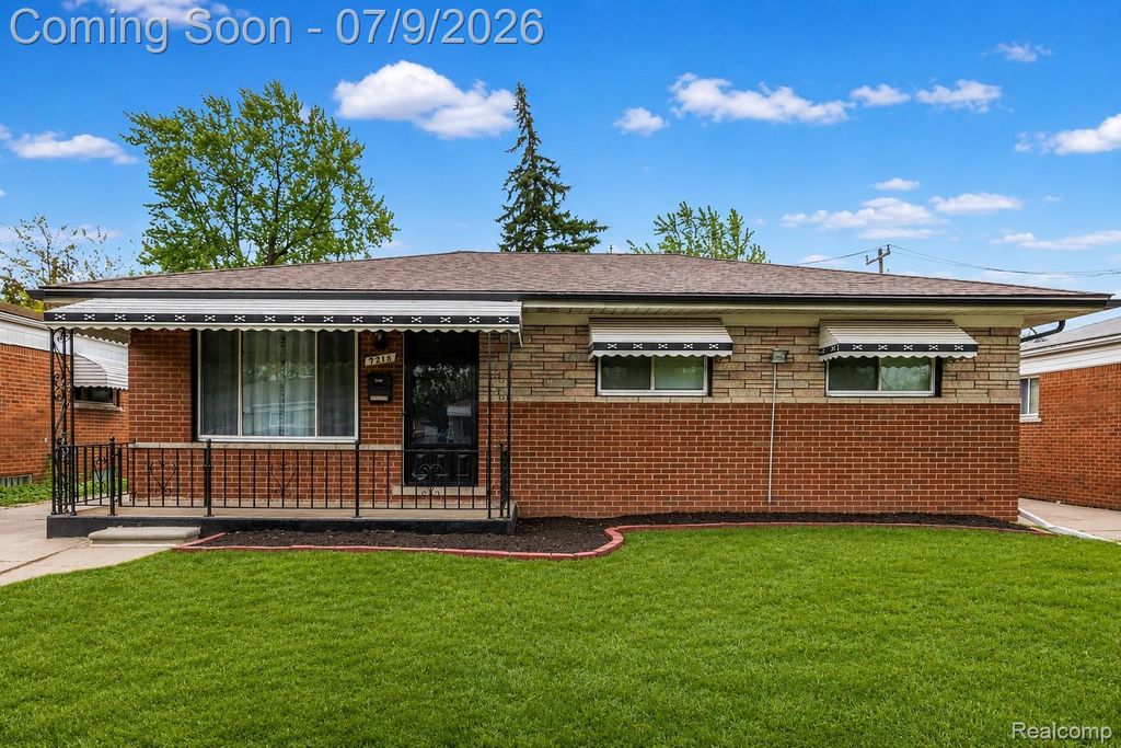 7218 Superior, Center Line, MI 48015