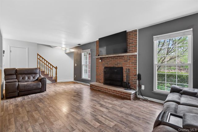 12 Homestead Village Drive, Warwick, NY 10990