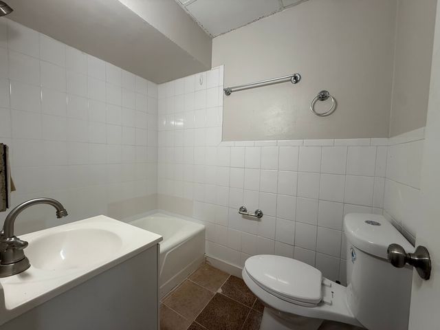 409 S MAPLE Avenue 1, Oak Park, IL 60302
