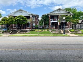 905 N Bishop Avenue A, Dallas, TX 75208