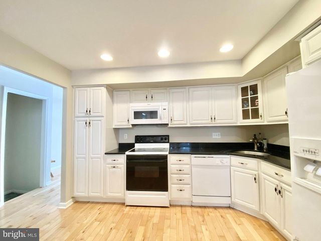 BISHOP DR, Aston, PA 19014