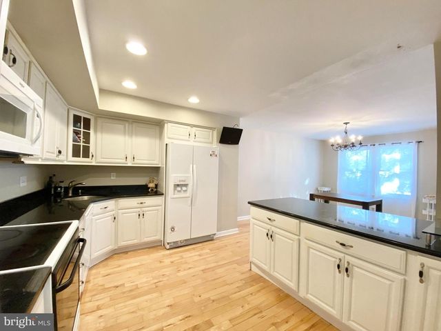 BISHOP DR, Aston, PA 19014