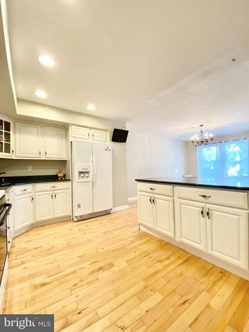 BISHOP DR, Aston, PA 19014