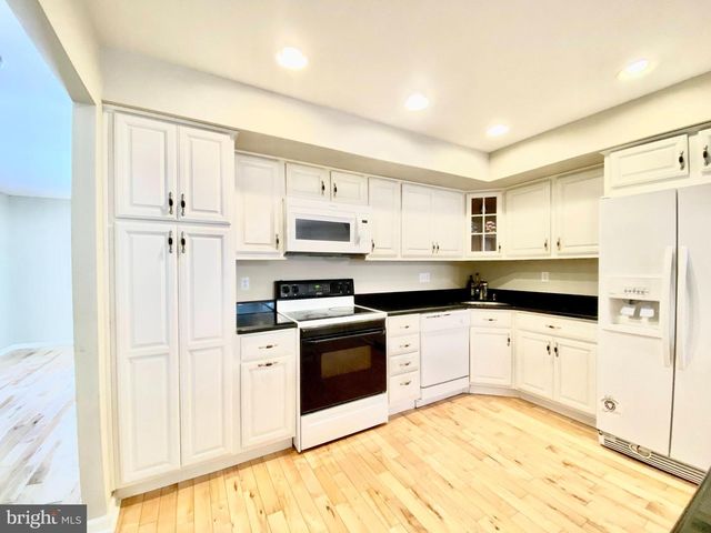 BISHOP DR, Aston, PA 19014