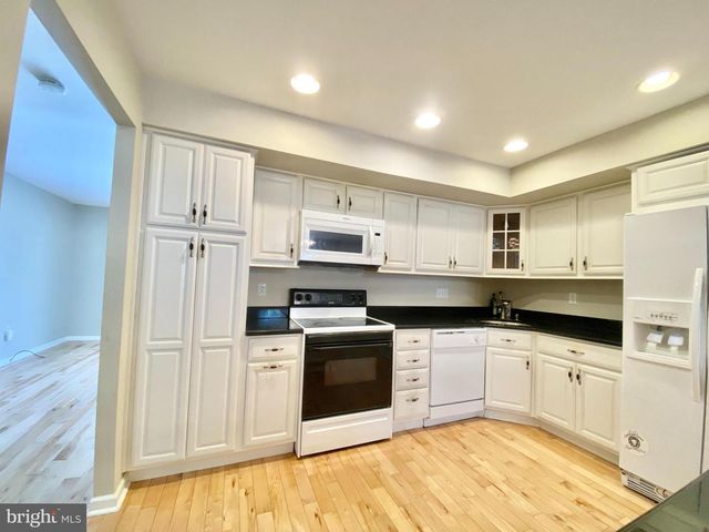 BISHOP DR, Aston, PA 19014