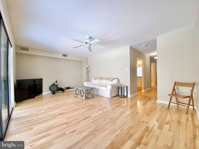 BISHOP DR, Aston, PA 19014