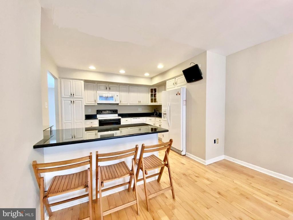 BISHOP DR, Aston, PA 19014