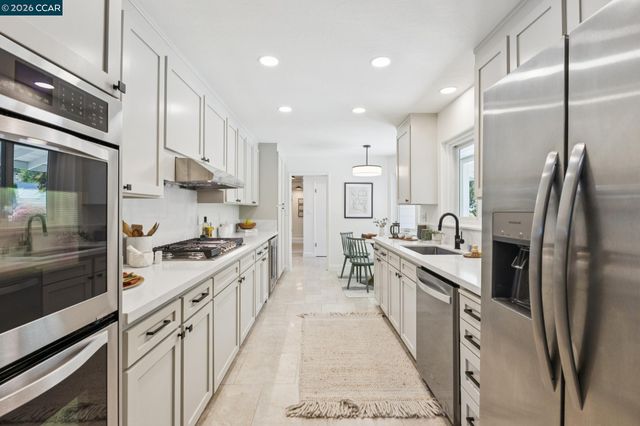 263 Tharp Dr, Moraga, CA 94556