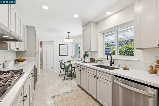 263 Tharp Dr, Moraga, CA 94556