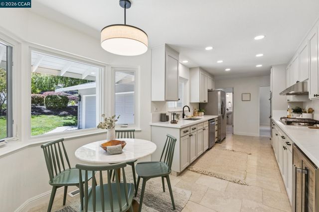 263 Tharp Dr, Moraga, CA 94556