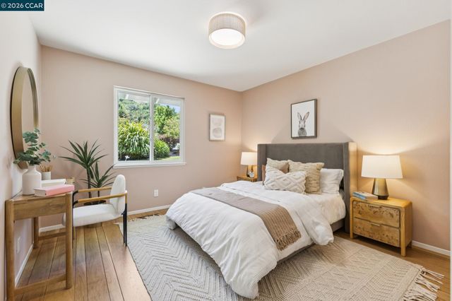 263 Tharp Dr, Moraga, CA 94556