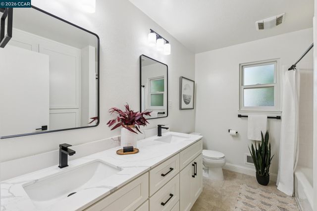 263 Tharp Dr, Moraga, CA 94556