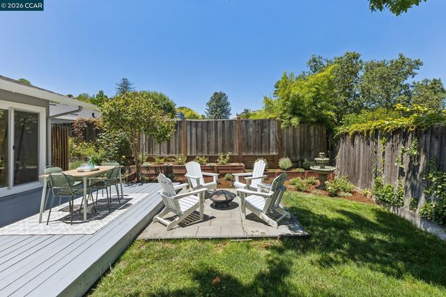 263 Tharp Dr, Moraga, CA 94556