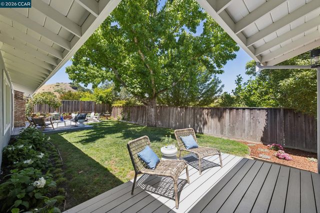 263 Tharp Dr, Moraga, CA 94556