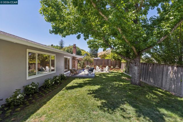 263 Tharp Dr, Moraga, CA 94556
