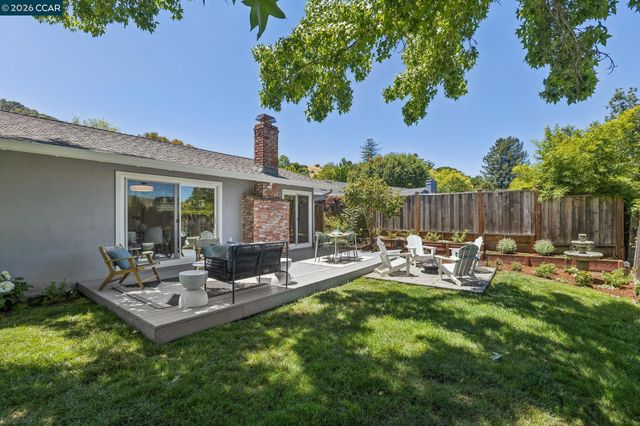 263 Tharp Dr, Moraga, CA 94556