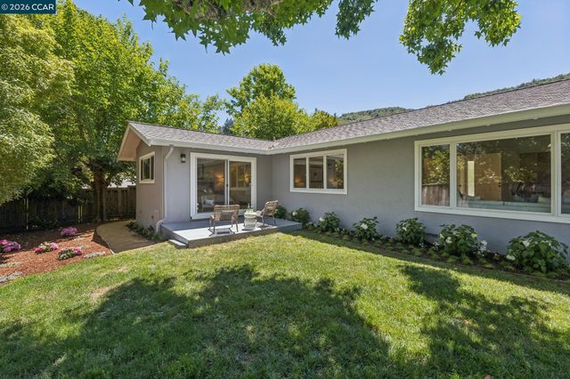 263 Tharp Dr, Moraga, CA 94556