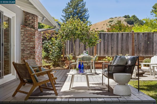 263 Tharp Dr, Moraga, CA 94556