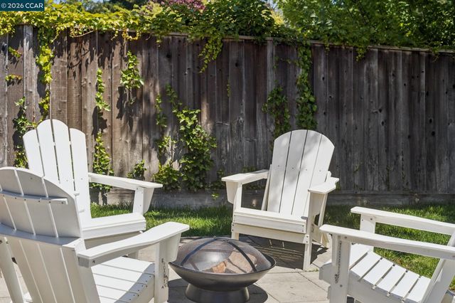263 Tharp Dr, Moraga, CA 94556