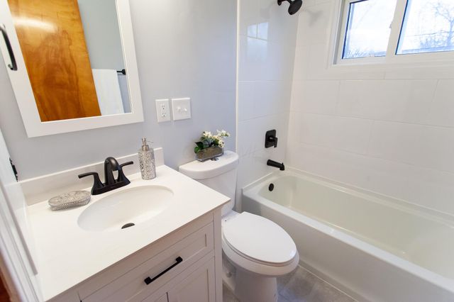 2295 Shrewsbury Road, Columbus, OH 43221