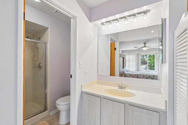 1320 Cass Lane W 201, Westmont, IL 60559