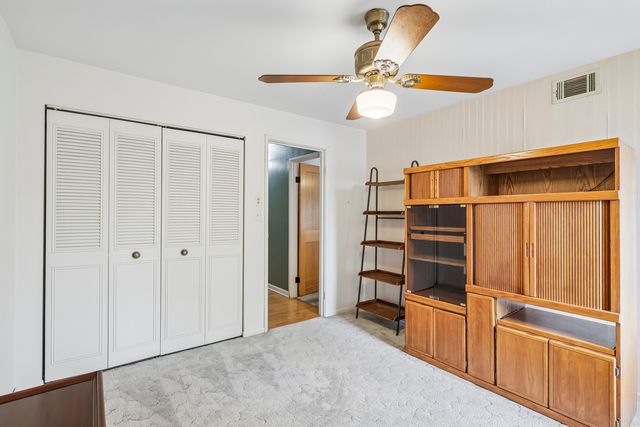 1320 Cass Lane W 201, Westmont, IL 60559