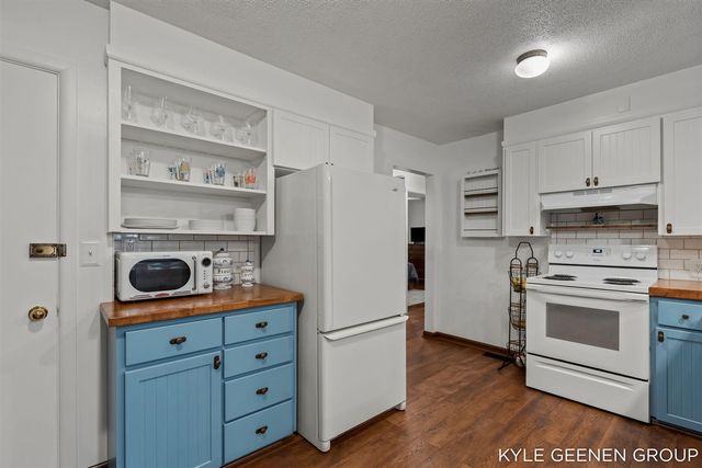 135 Grandview Avenue, Holland, MI 49423