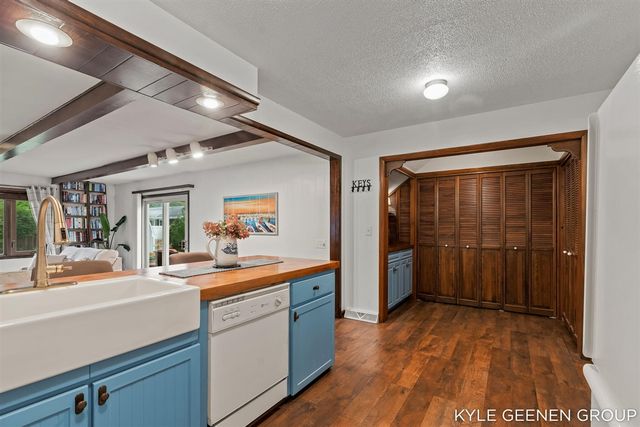 135 Grandview Avenue, Holland, MI 49423