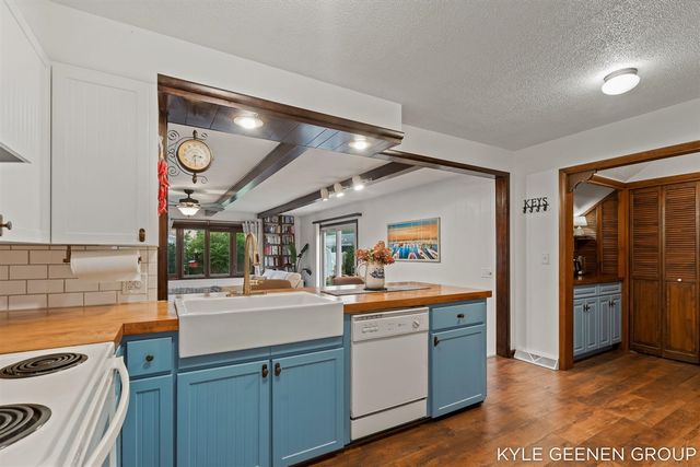 135 Grandview Avenue, Holland, MI 49423