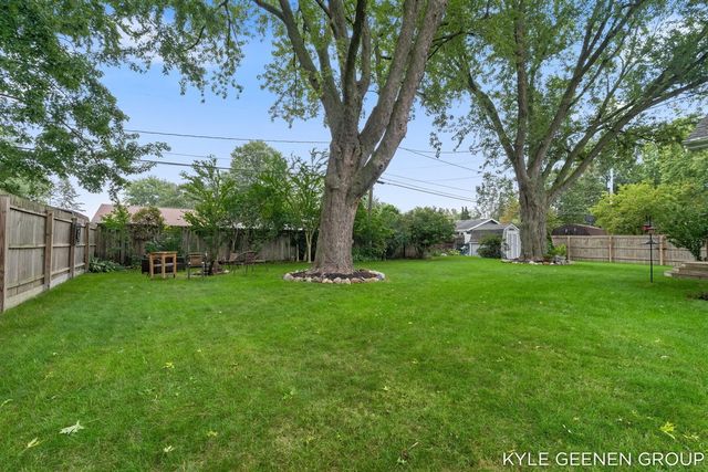 135 Grandview Avenue, Holland, MI 49423