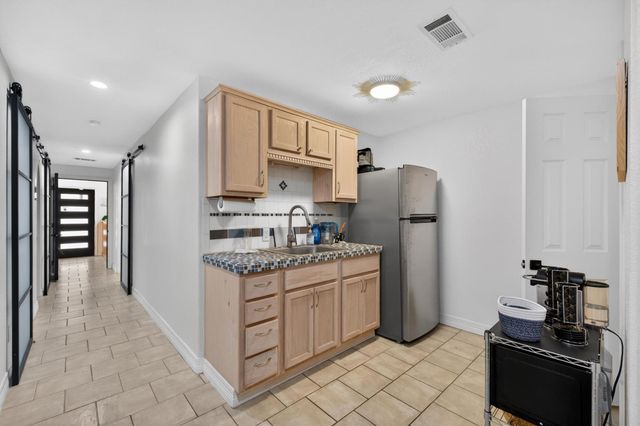 2219 Sealy Street, Galveston, TX 77550