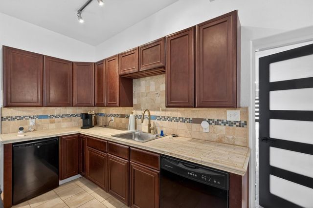 2219 Sealy Street, Galveston, TX 77550
