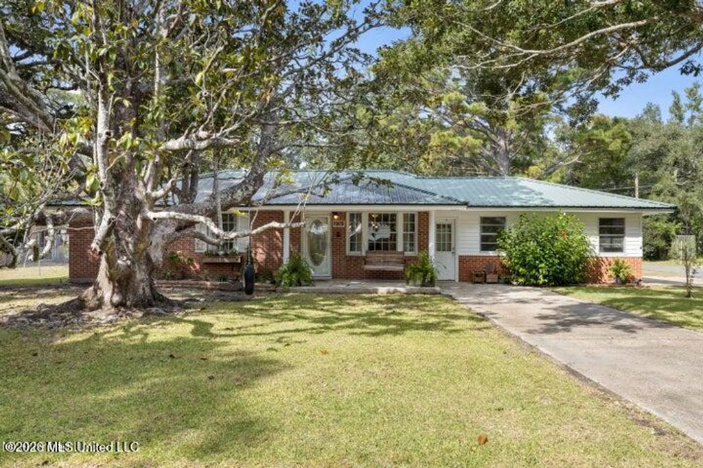 1919 Stuart Avenue, Ocean Springs, MS 39564