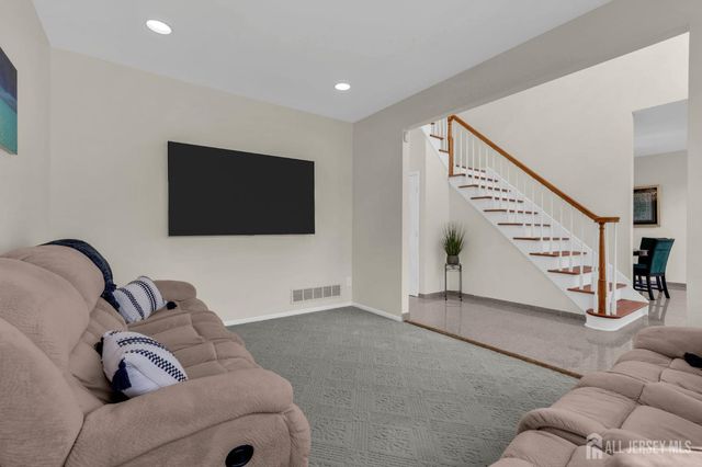 73 Stratton Road, Old Bridge, NJ 07747